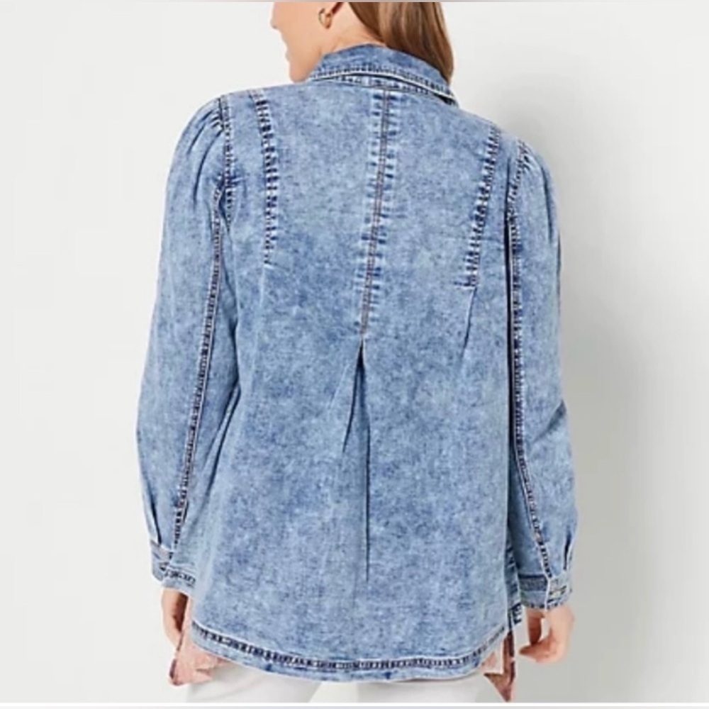 LOGO by Lori Goldstein denim button up jacket with pintuck detail - Picture 2 of 9